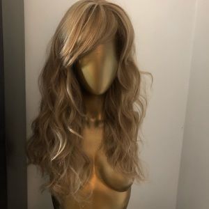 Wavy ash blonde bust length wig